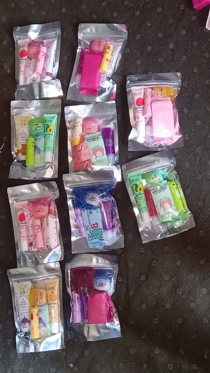 Ushas Strawberry Lip Care Set — Moisturizing, 5-Piece